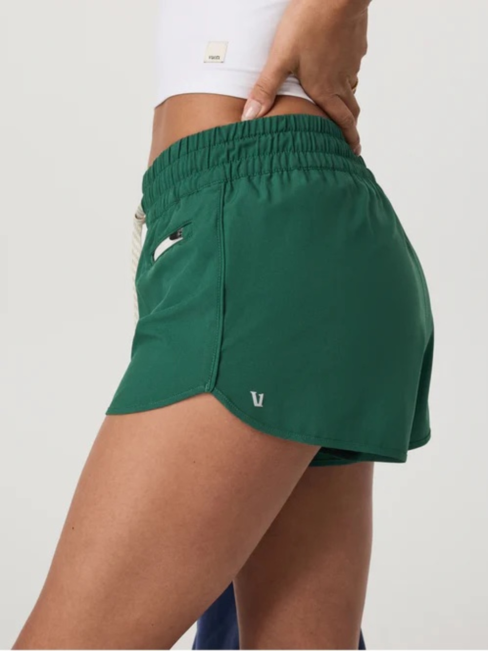 Vuori Clementine shorts 2.0 in the color Viridian